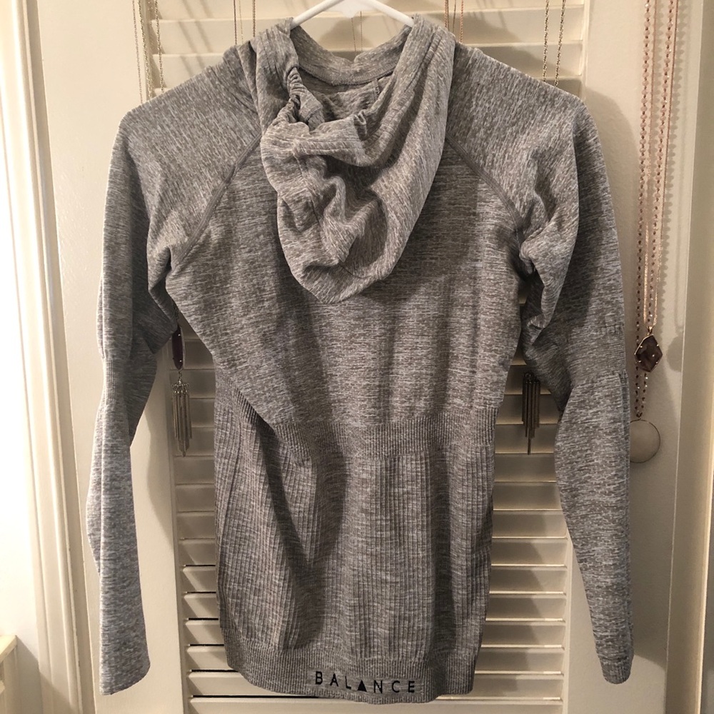 Balance Athletica Purpose Hood Small - Picture 4 of 5